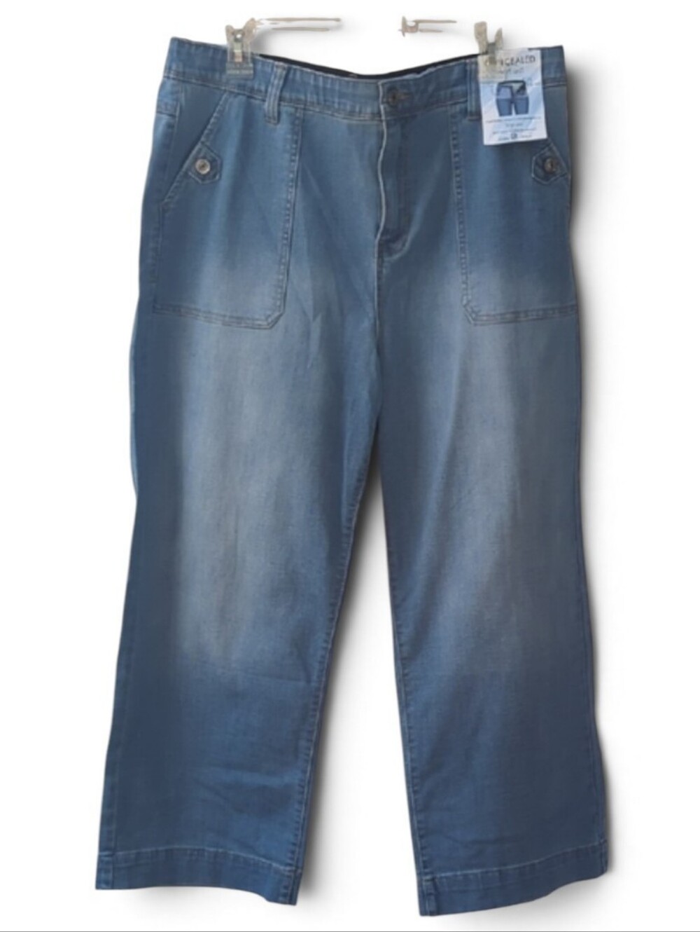 Curve Appeal, High Rise Wide Leg Jeans Medium To Light Wash. Size 16 NWT